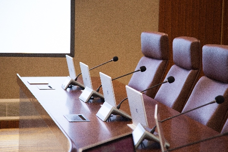 Mengapa Microphone Motorized Lift Cocok untuk Kantor Modern