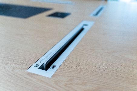 Mengenal Microphone Motorized Lift dalam Sistem Conference Modern