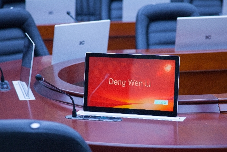 Monitor Lift Meja Rapat dengan Mic Tanam Otomatis